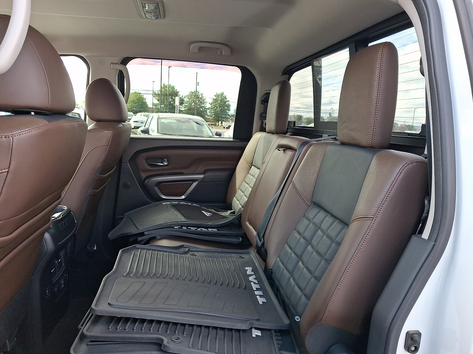 Used 2019 Nissan Titan Platinum Reserve w/ Platinum Utility Package AWD/4WD image 12