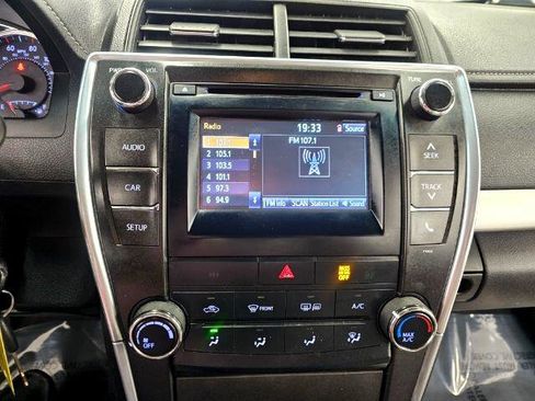 Used 2015 Toyota Camry SE image 11