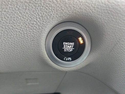 Used 2019 Chrysler Pacifica Limited image 33