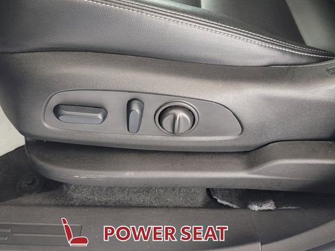 Used 2024 GMC Terrain SLT image 16