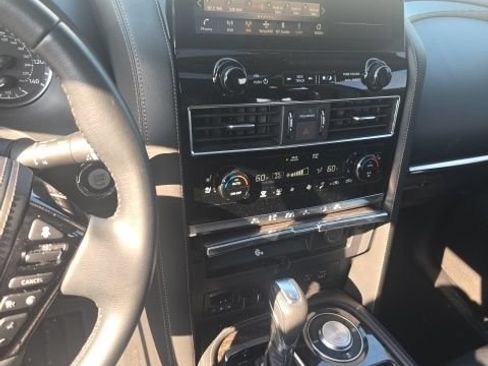 Used 2024 Nissan Armada Platinum w/ Captain's Chairs Package RWD image 3