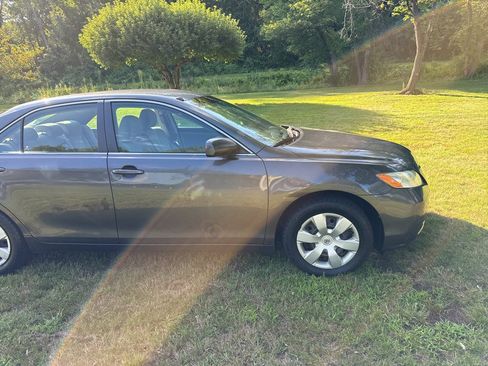 Used 2009 Toyota Camry LE FWD image 29