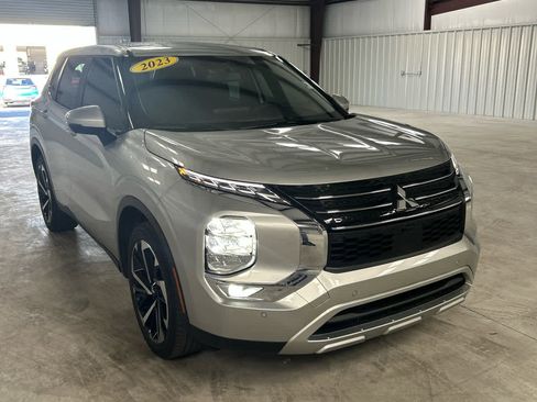 Used 2023 Mitsubishi Outlander SE image 7