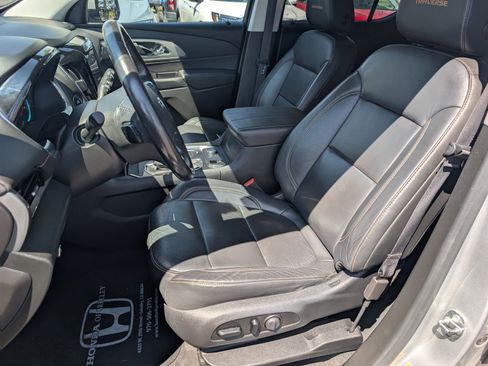 Used 2020 Chevrolet Traverse RS image 10