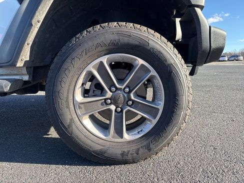 Used 2020 Jeep Gladiator Sport w/ Quick Order Package 24S image 3