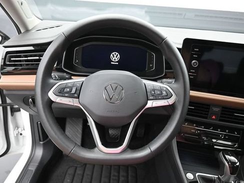 Used 2025 Volkswagen Jetta SEL FWD image 16
