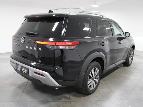 Used 2025 Nissan Pathfinder SL FWD image 9