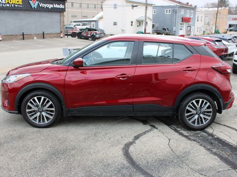 Certified 2024 Nissan Kicks SV image 2