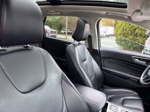 Used 2022 Ford Edge Titanium image 10