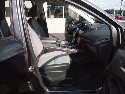 Used 2017 Ford Escape SE w/ Equipment Group 201A AWD/4WD image 6