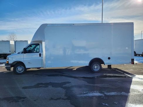 New 2025 Chevrolet Express 4500 4500 Series w/ Power Convenience Package image 4