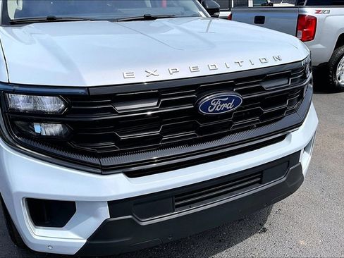 Used 2025 Ford Expedition Max Active AWD/4WD image 35