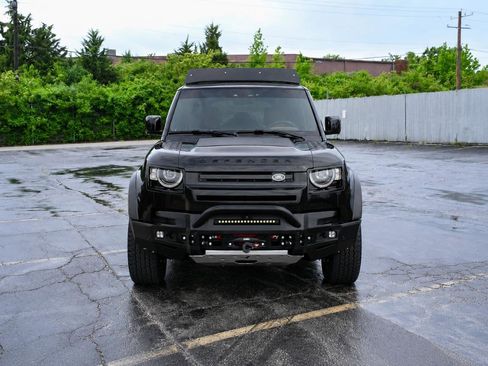 Used 2024 Land Rover Defender 110 V8 AWD/4WD image 3