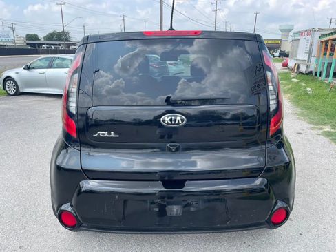 Used 2016 Kia Soul + FWD image 5