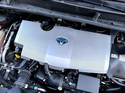 Used 2016 Toyota Prius Four Touring w/ Preferred Accessory Package FWD image 31