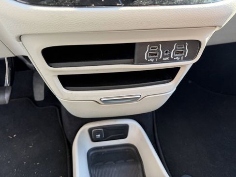 Used 2023 Chrysler Voyager LX image 23