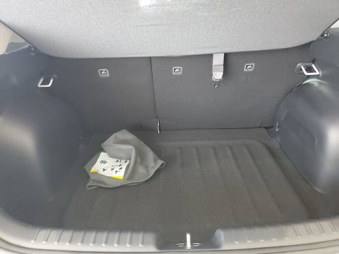Used 2026 Kia Niro LX FWD image 9