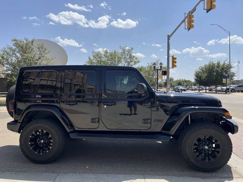 Used 2019 Jeep Wrangler Unlimited Sahara AWD/4WD image 8