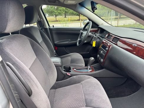 Used 2010 Chevrolet Impala LS FWD image 10