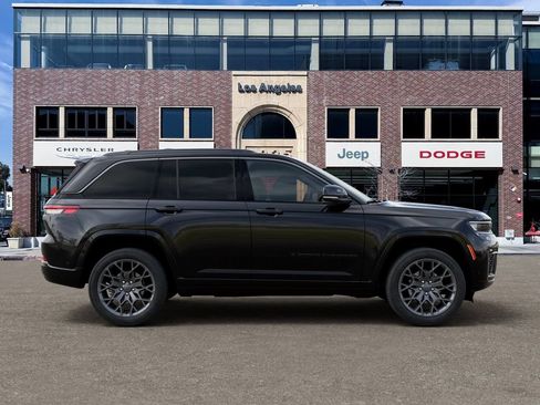 New 2026 Jeep Grand Cherokee Summit w/ Obsidian Package AWD/4WD image 21