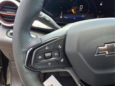 Used 2025 Chevrolet Trax RS w/ Driver Confidence Package FWD image 13