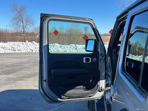 Used 2020 Jeep Wrangler Unlimited Sahara w/ Cold Weather Group image 13