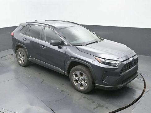 Used 2023 Toyota RAV4 LE AWD/4WD image 29