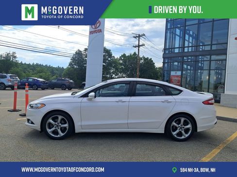 Used 2014 Ford Fusion SE w/ Equipment Group 201A FWD image 2