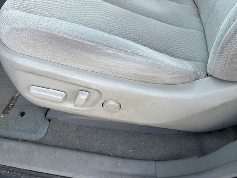 Used 2012 Toyota Sienna LE w/ Towing Pkg FWD image 12