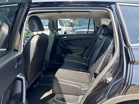 Used 2022 Volkswagen Tiguan SE w/ Panoramic Sunroof Package AWD/4WD image 24