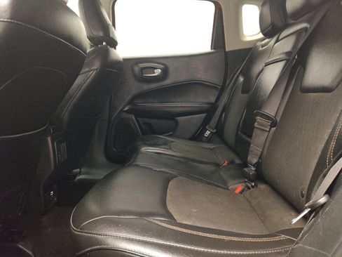 Used 2018 Jeep Compass Latitude w/ Popular Equipment Group FWD image 18