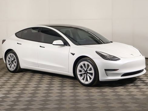 Used 2023 Tesla Model 3 Standard Range image 53