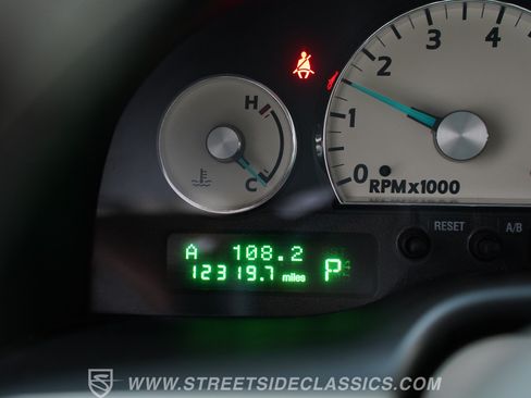 Used 2005 Ford Thunderbird 50th Anniversary RWD image 33