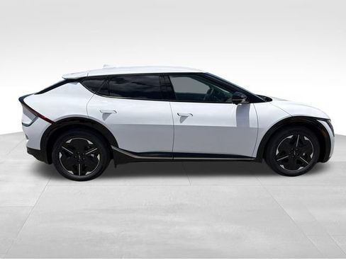 New 2026 Kia EV6 Wind RWD image 8