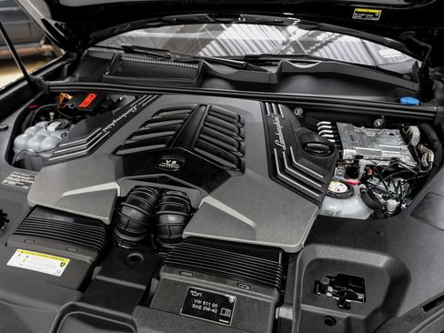 Used 2025 Lamborghini Urus SE image 50