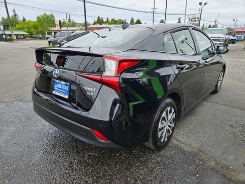 Used 2019 Toyota Prius XLE AWD/4WD image 5