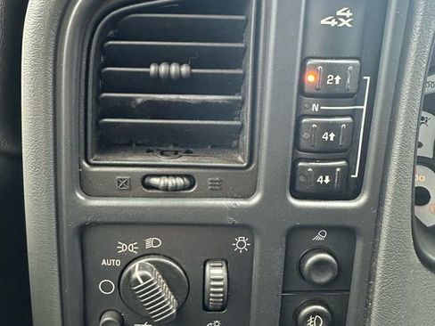 Used 2004 Chevrolet Silverado 2500 LT w/ Heavy-Duty Power Package image 14