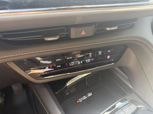 Used 2022 Buick Envision Avenir w/ Technology Package II FWD image 17
