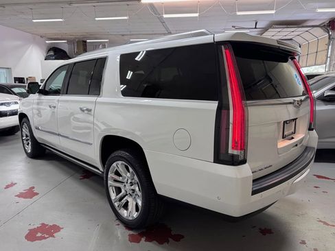 Used 2018 Cadillac Escalade ESV Premium Luxury AWD/4WD image 5