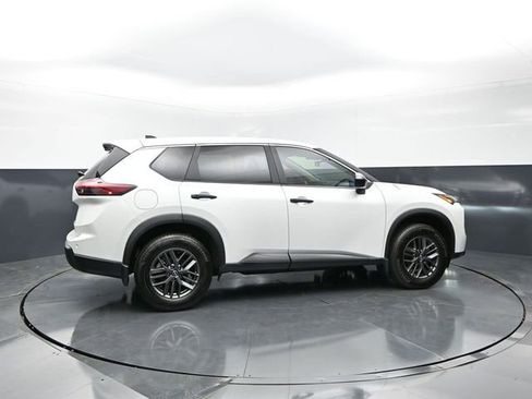 Used 2025 Nissan Rogue S FWD image 3
