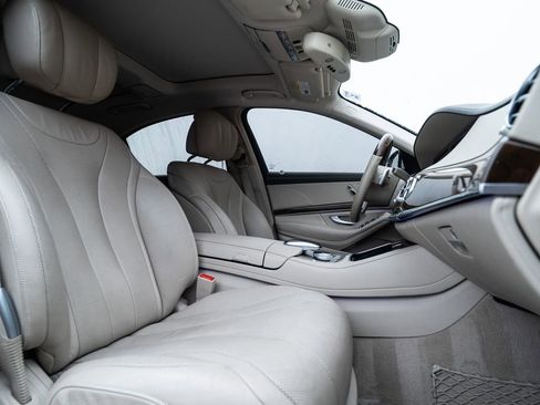 Used 2017 Mercedes-Benz S 550 Sedan image 12