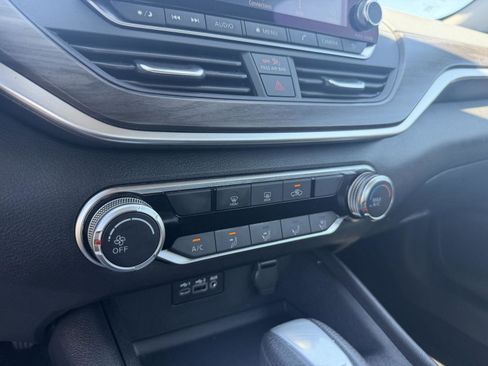 Used 2025 Nissan Altima 2.5 SV FWD image 26