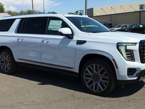 New 2026 GMC Yukon XL Denali Ultimate AWD/4WD image 2
