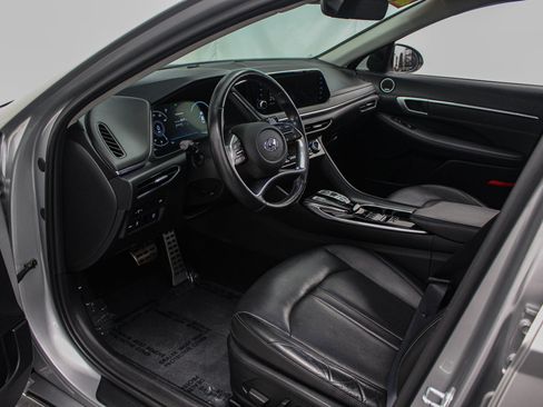 Used 2021 Hyundai Sonata Limited w/ Preferred Accessory Package FWD image 12