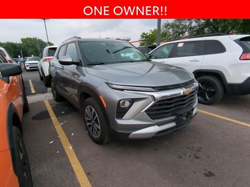 Used 2025 Chevrolet TrailBlazer LT FWD image 3