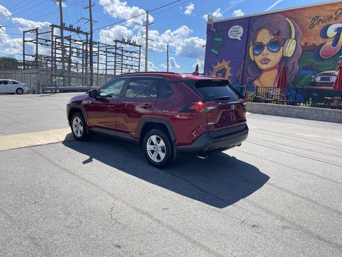 Used 2020 Toyota RAV4 XLE w/ Convenience Package AWD/4WD image 3