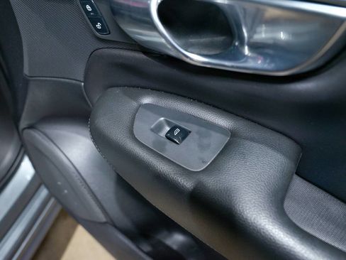 Used 2020 Volvo XC90 T5 Momentum w/ Protection Package Premier image 39