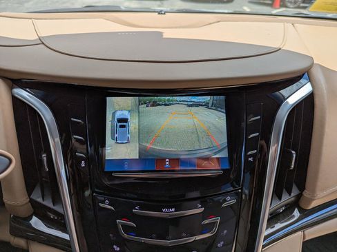 Used 2020 Cadillac Escalade Platinum AWD/4WD image 23