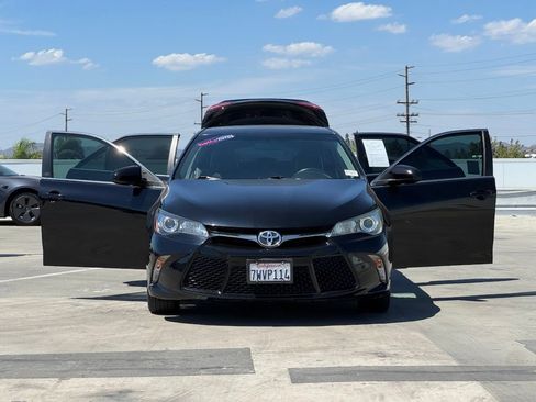 Used 2017 Toyota Camry SE w/ Moonroof Package FWD image 28