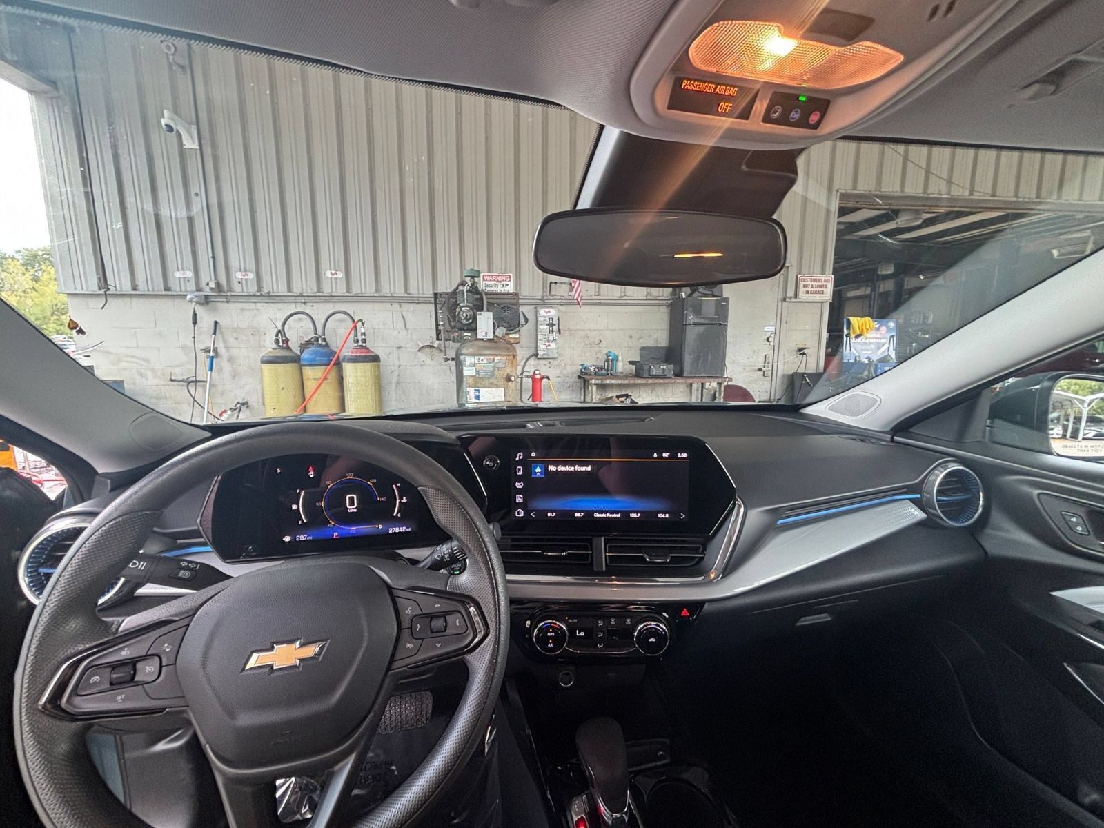 Used 2025 Chevrolet Trax LT FWD image 31